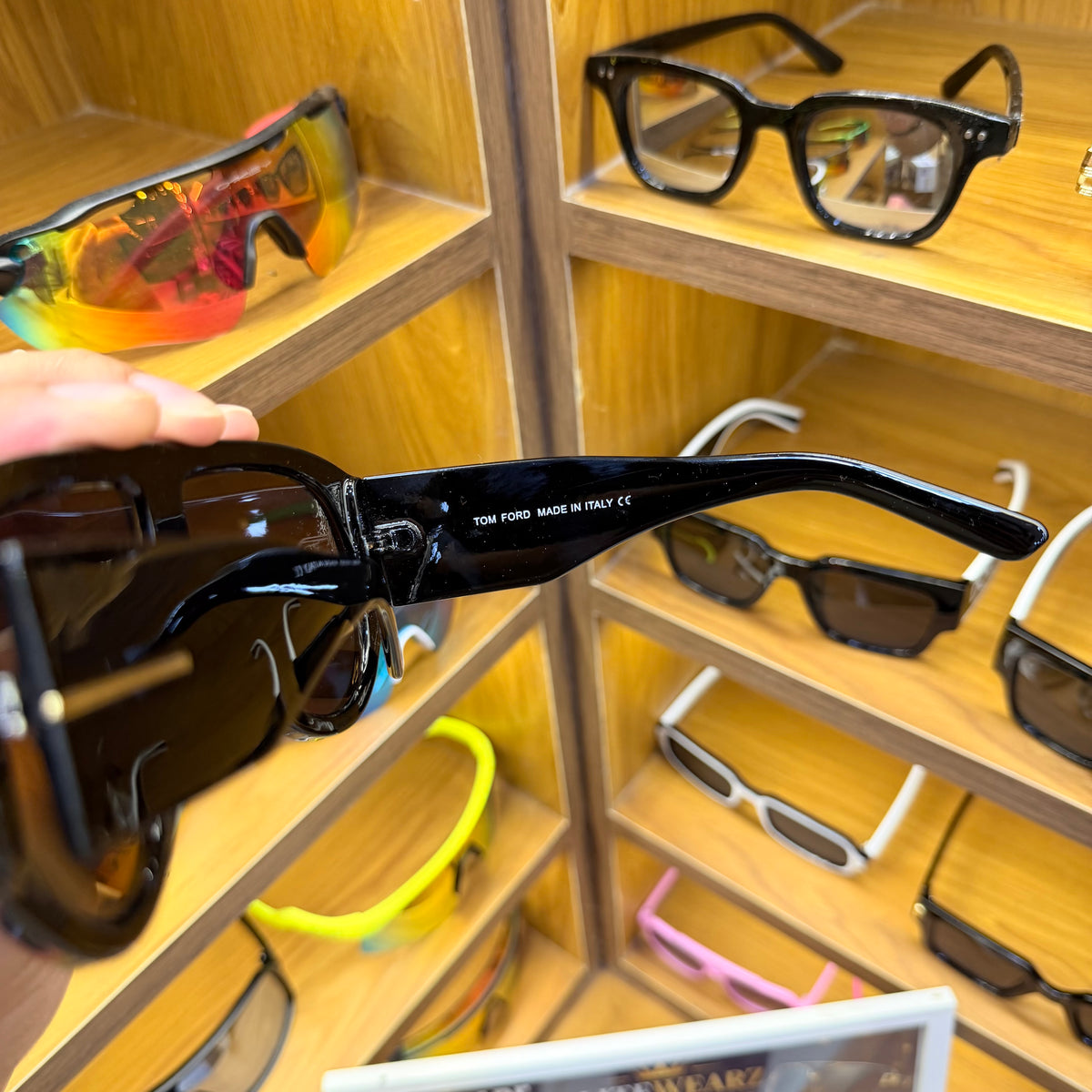 TOM FORD BRONSON 1044  Black-Brown Over Size Premium Fashion Sunglass