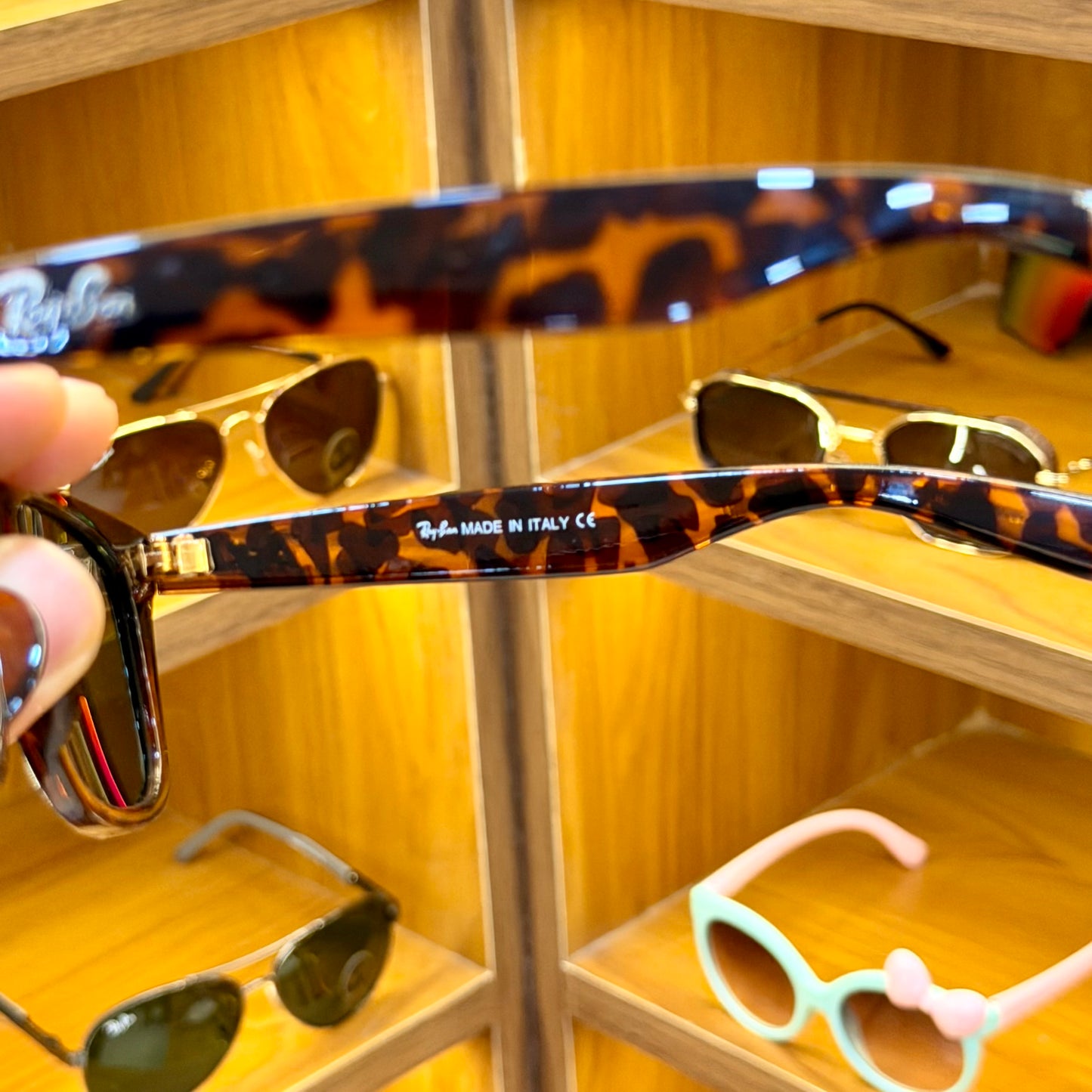 Ray Ban Brown Classic Wayfarer Polarised Sunglasses For Men’s & Women’s Both