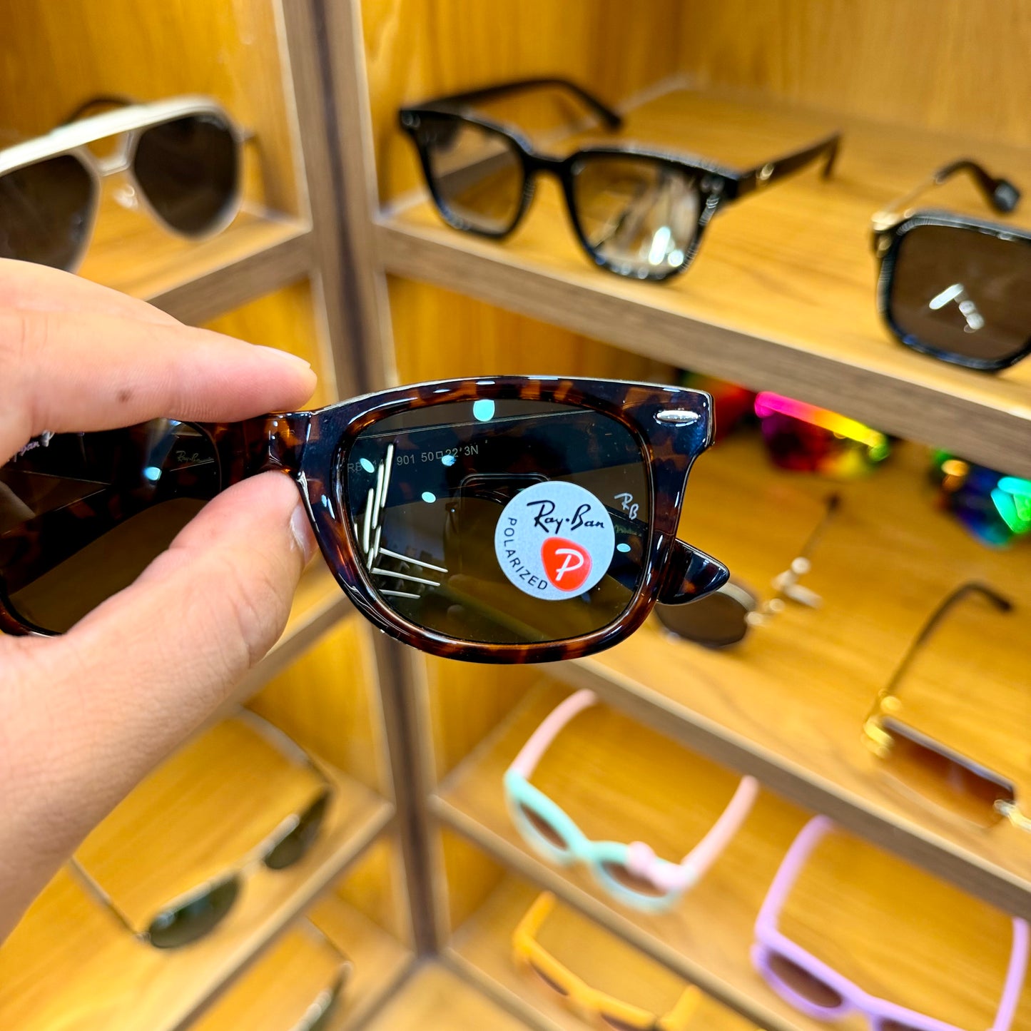 Ray Ban Brown Classic Wayfarer Polarised Sunglasses For Men’s & Women’s Both