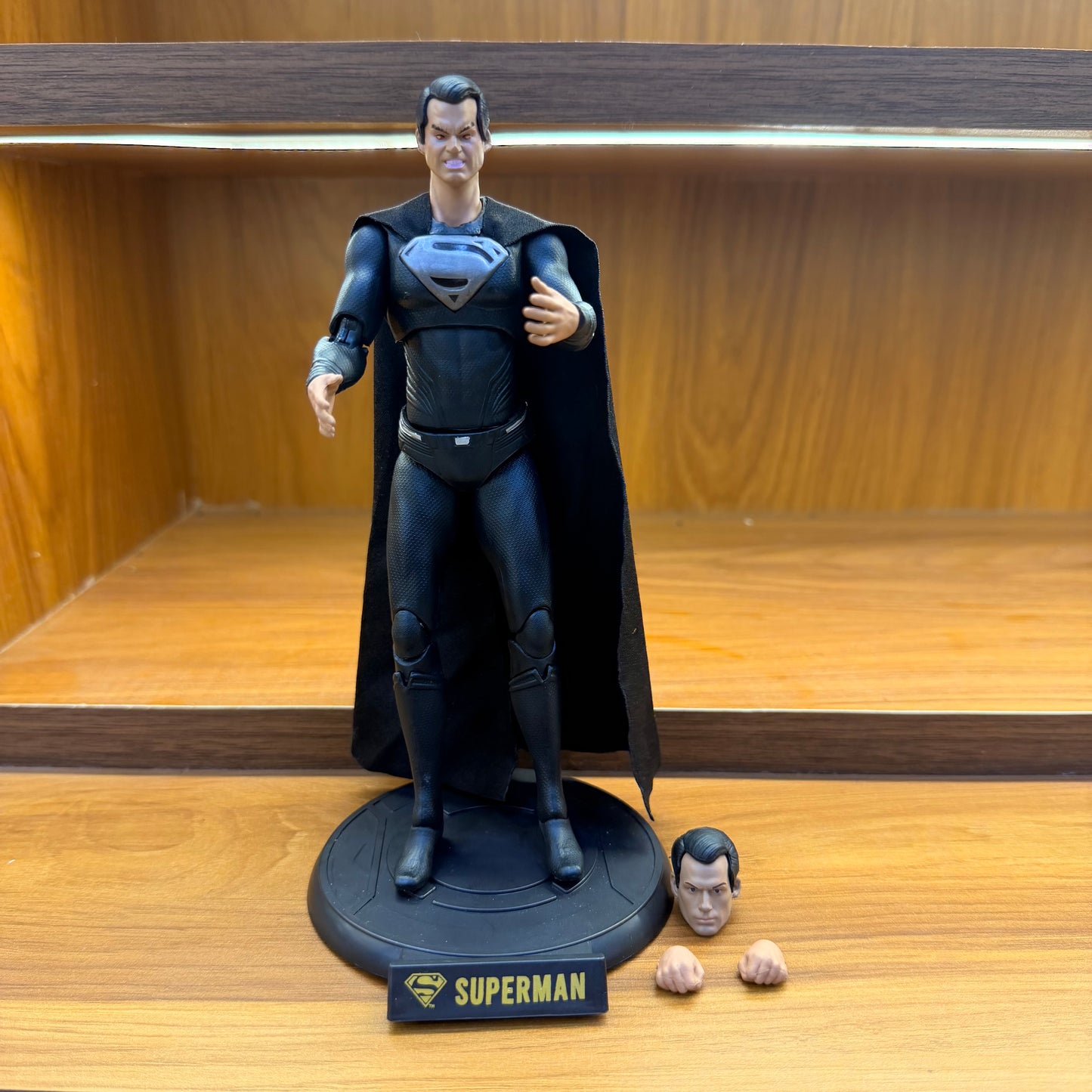 Superman Action Figure with Interchangeable Head & Hands – Collectible Figure