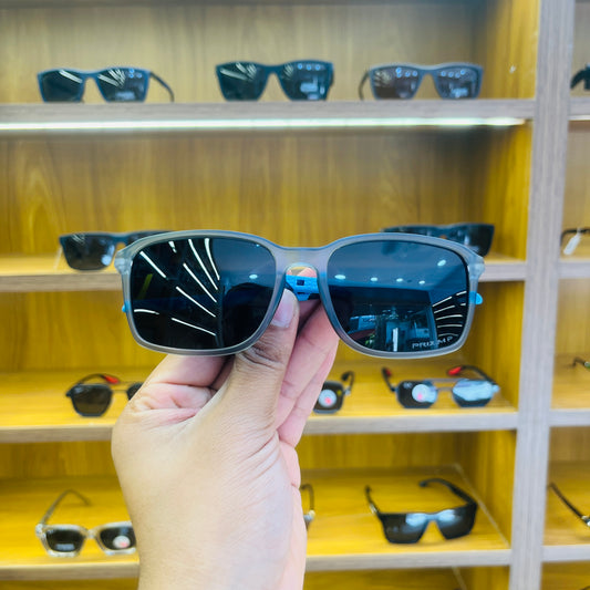 Oakley Light Weight Unisex Sunglass WB1972