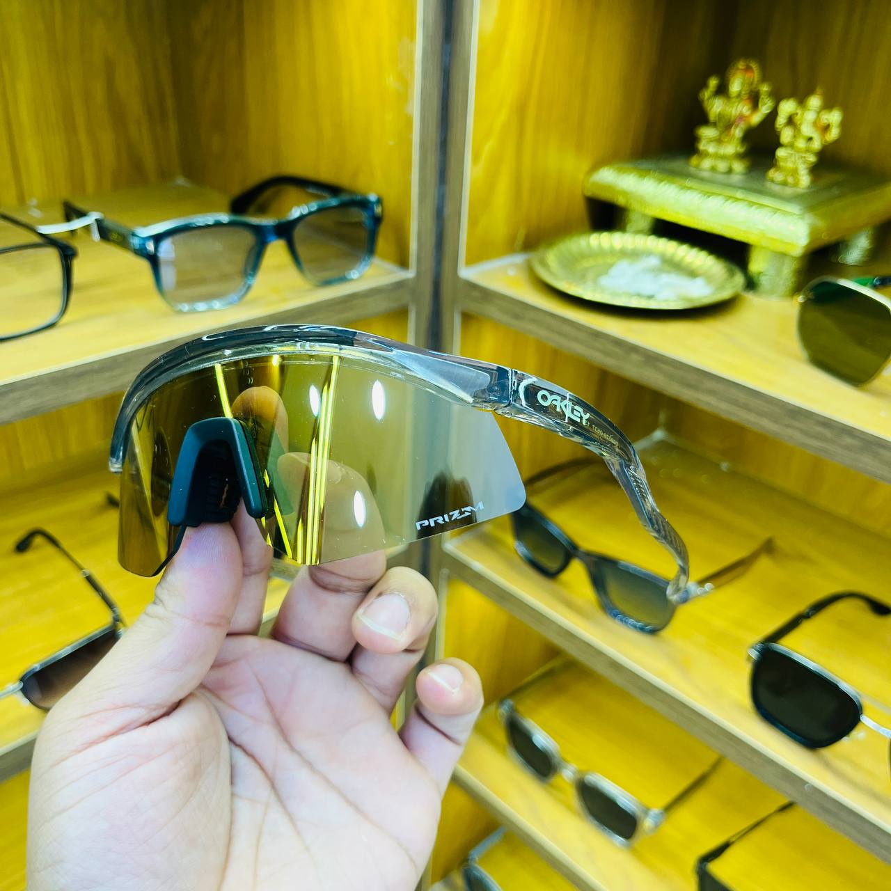 Hydra Trans Gold With Cover, Best Sports Sunglass for Unisex (Men & Women)