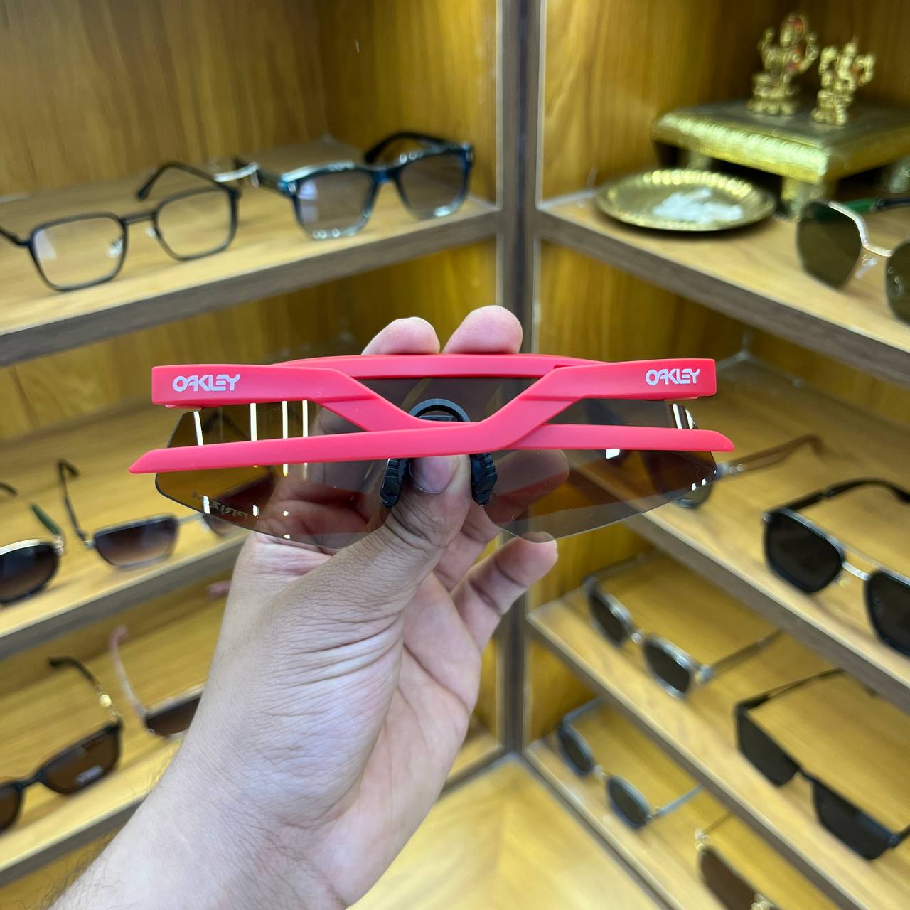 Hydra Red Gold With Cover, Best Sports Sunglass for Unisex (Men & Women)