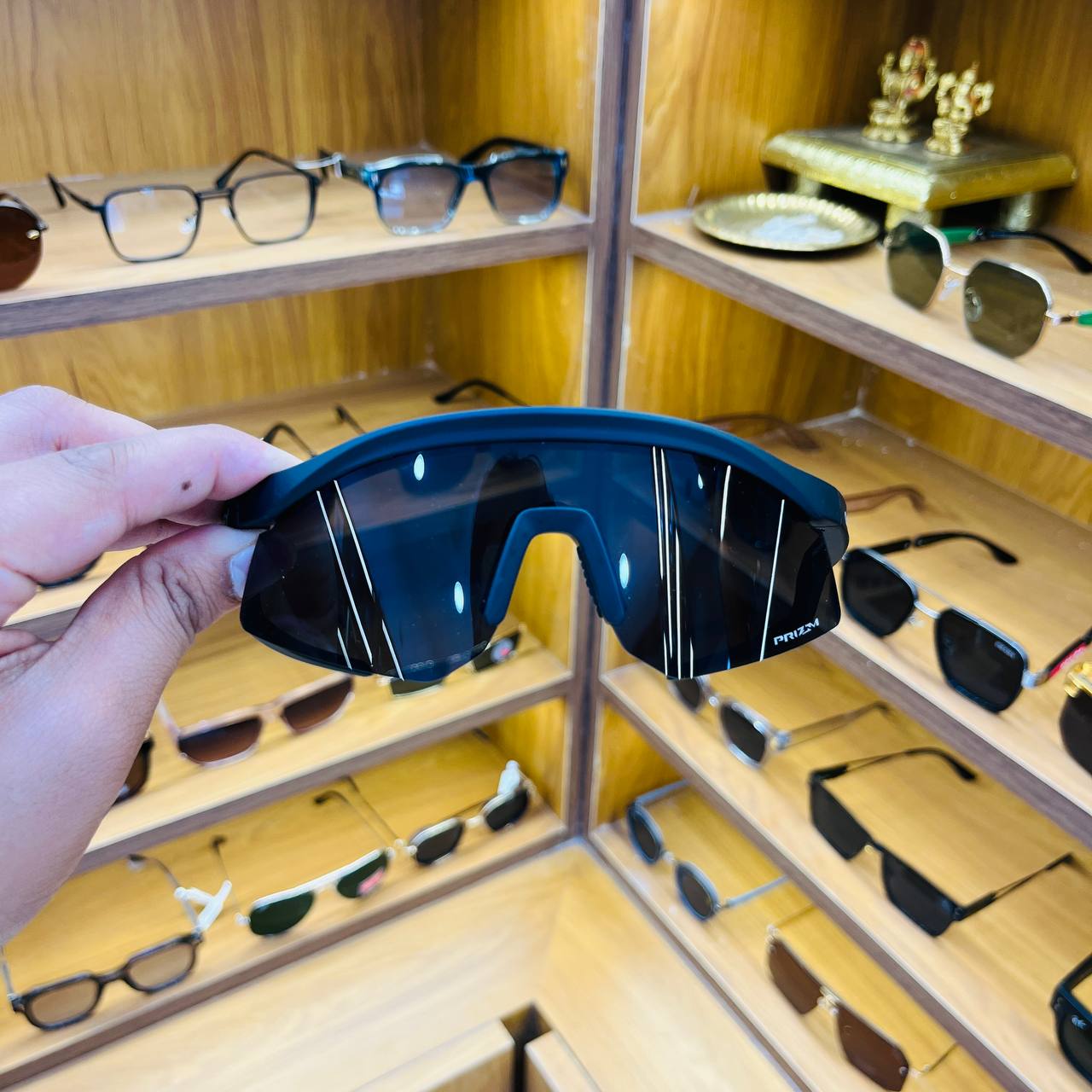 Hydra Black With Cover, Best Sports Sunglass for Unisex (Men & Women)