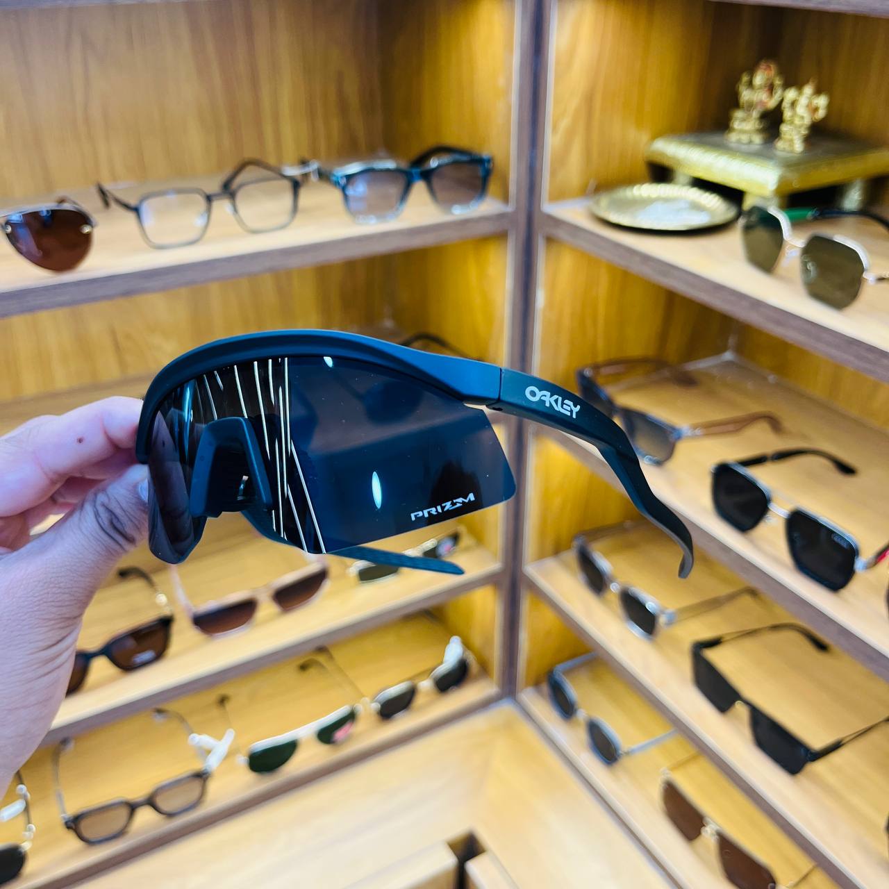 Hydra Black With Cover, Best Sports Sunglass for Unisex (Men & Women)