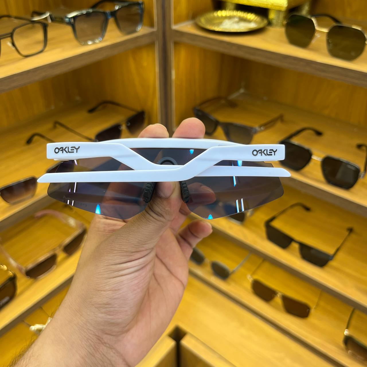 Hydra White Blue With Cover, Best Sports Sunglass for Unisex (Men & Women)